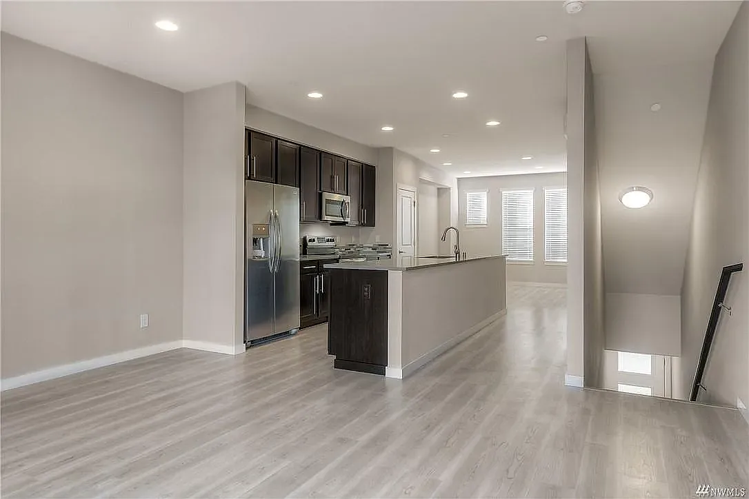2 bed, 2.5 bath, 1352 sqft, $2,600 — Photo 4