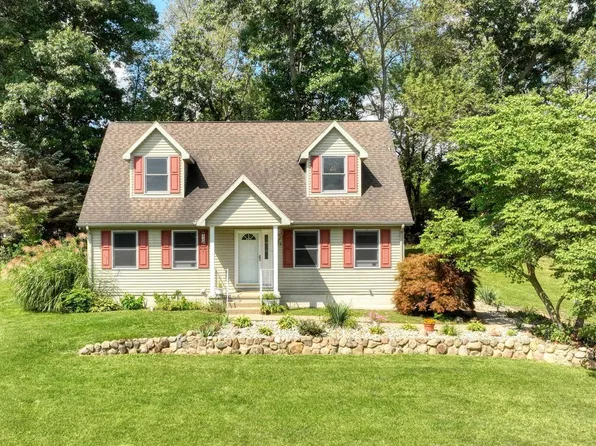 475 Skyline Dr, Horton, MI 49246