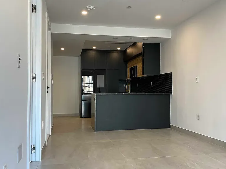 19 Hausman St #2B — Photo 5