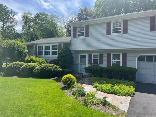 56 Capral Ln, New City, NY 10956