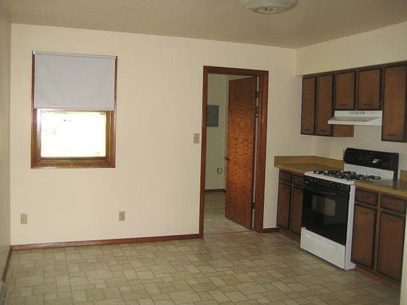 5th image of 912 Luther Dr #A