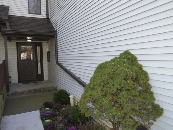 225 Longwood Dr, Manalapan, NJ 07726