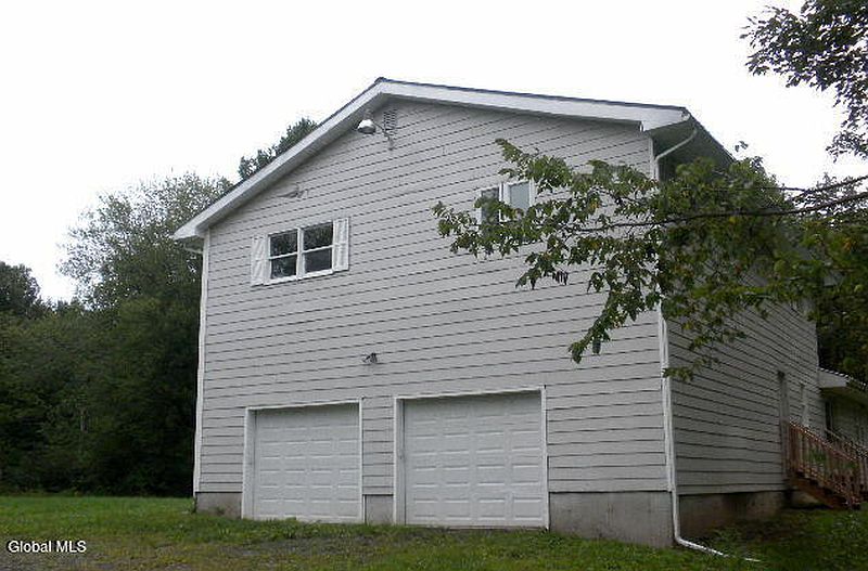 3rd image of 412 Gordon Road