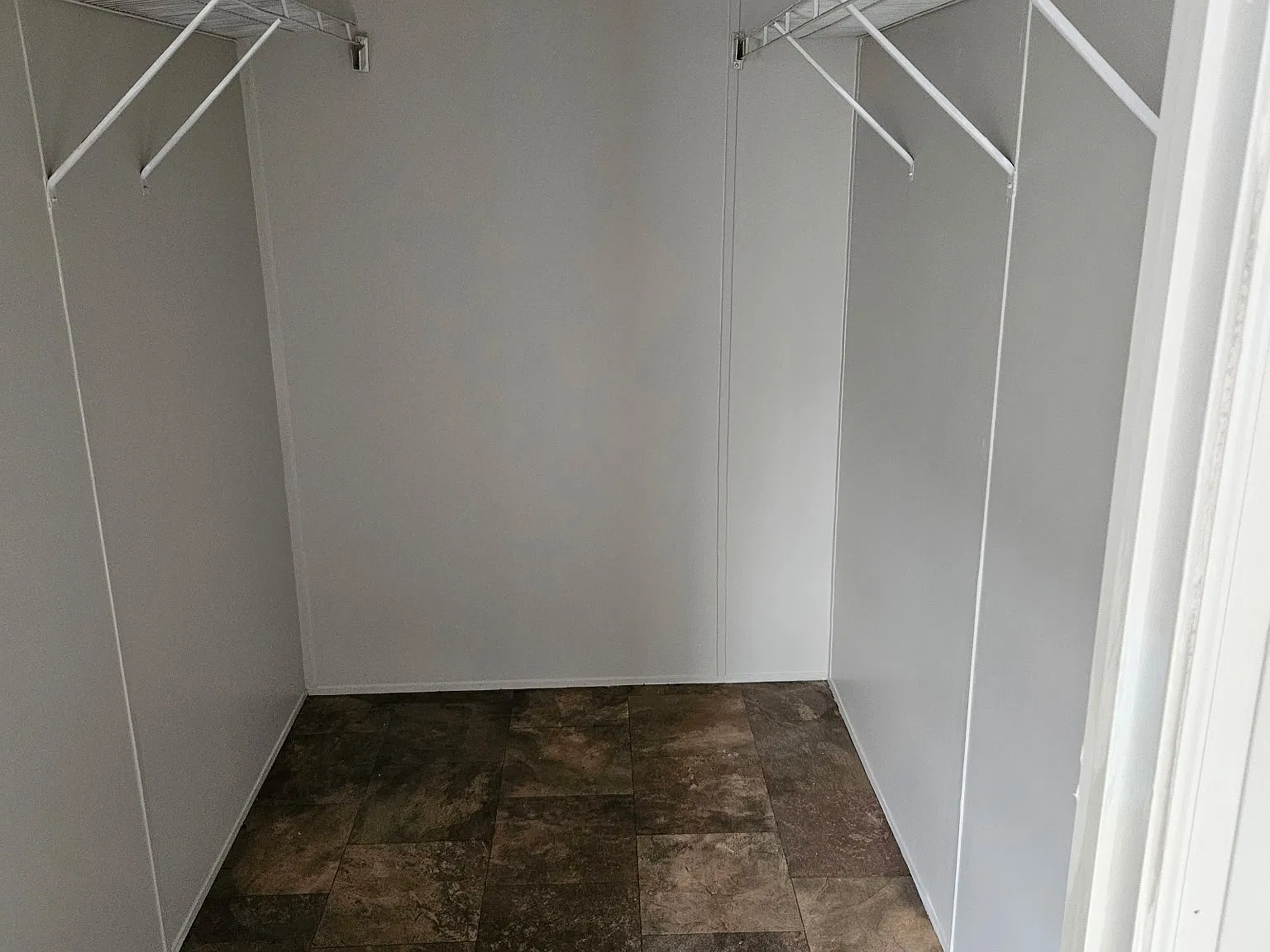 3 bed, 1280 sqft, $1,100 — Photo 2