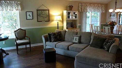 LIVING TOWARDS DINING