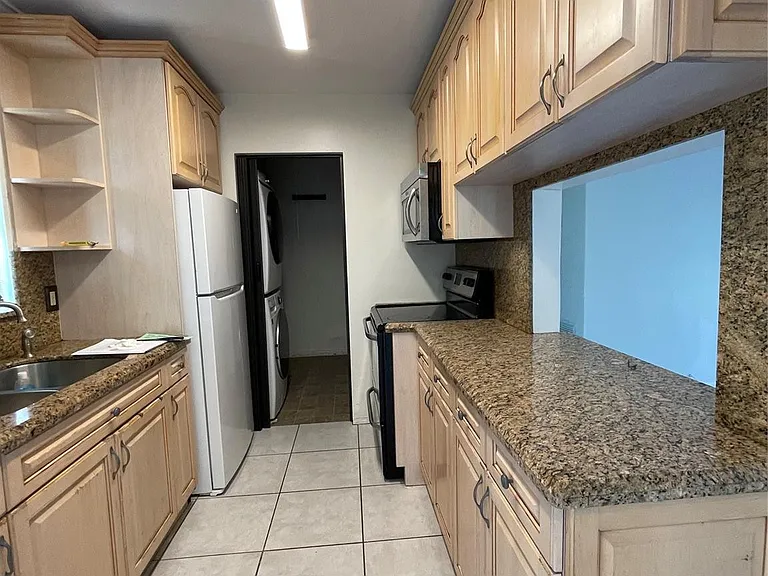 6101 NW 18th St — Photo 12