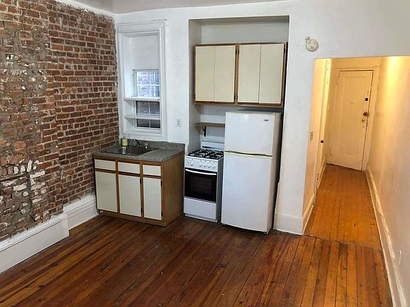 5th image of 493 12th St APT 2D