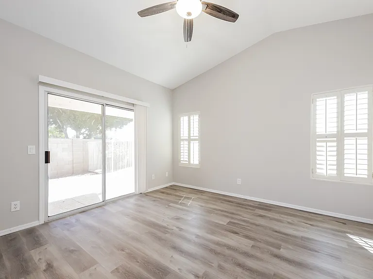 7549 W Kerry Ln — Photo 8