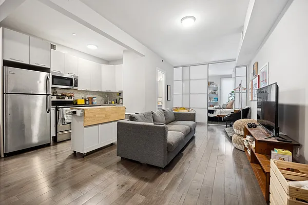 Rented by Safdie Realty Group | media 17