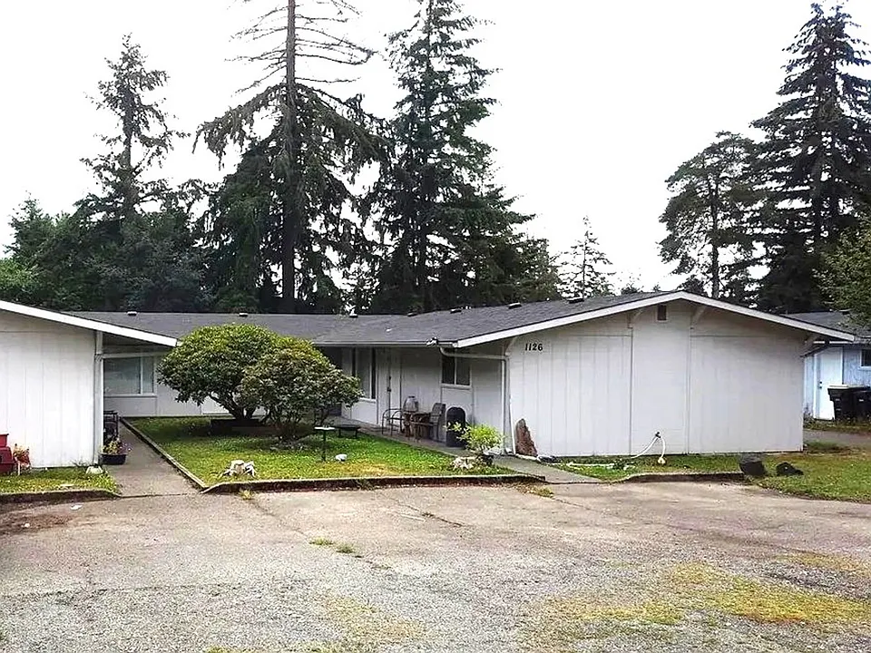 1126 Neil St NE