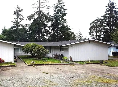 1126 Neil St NE Photo 1