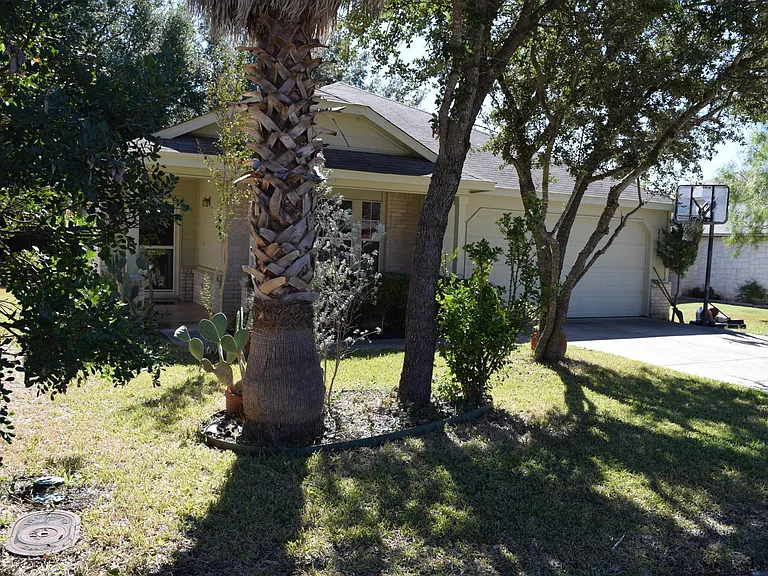 2122 Creek Knl — Photo 1