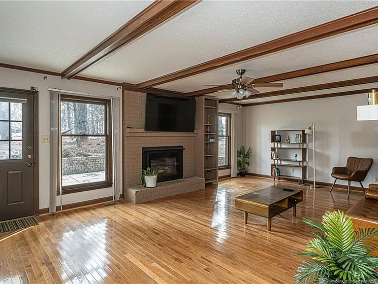 6821 Thames Dr — Photo 15