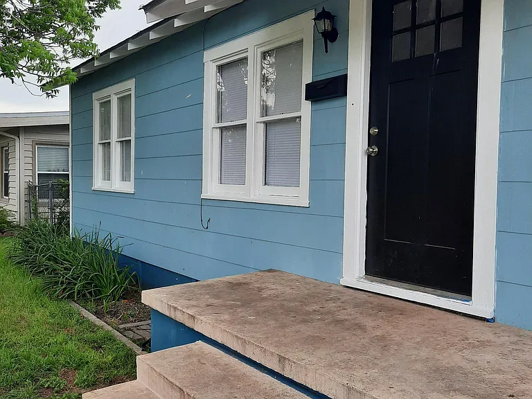 127 Motel Dr — Photo 2