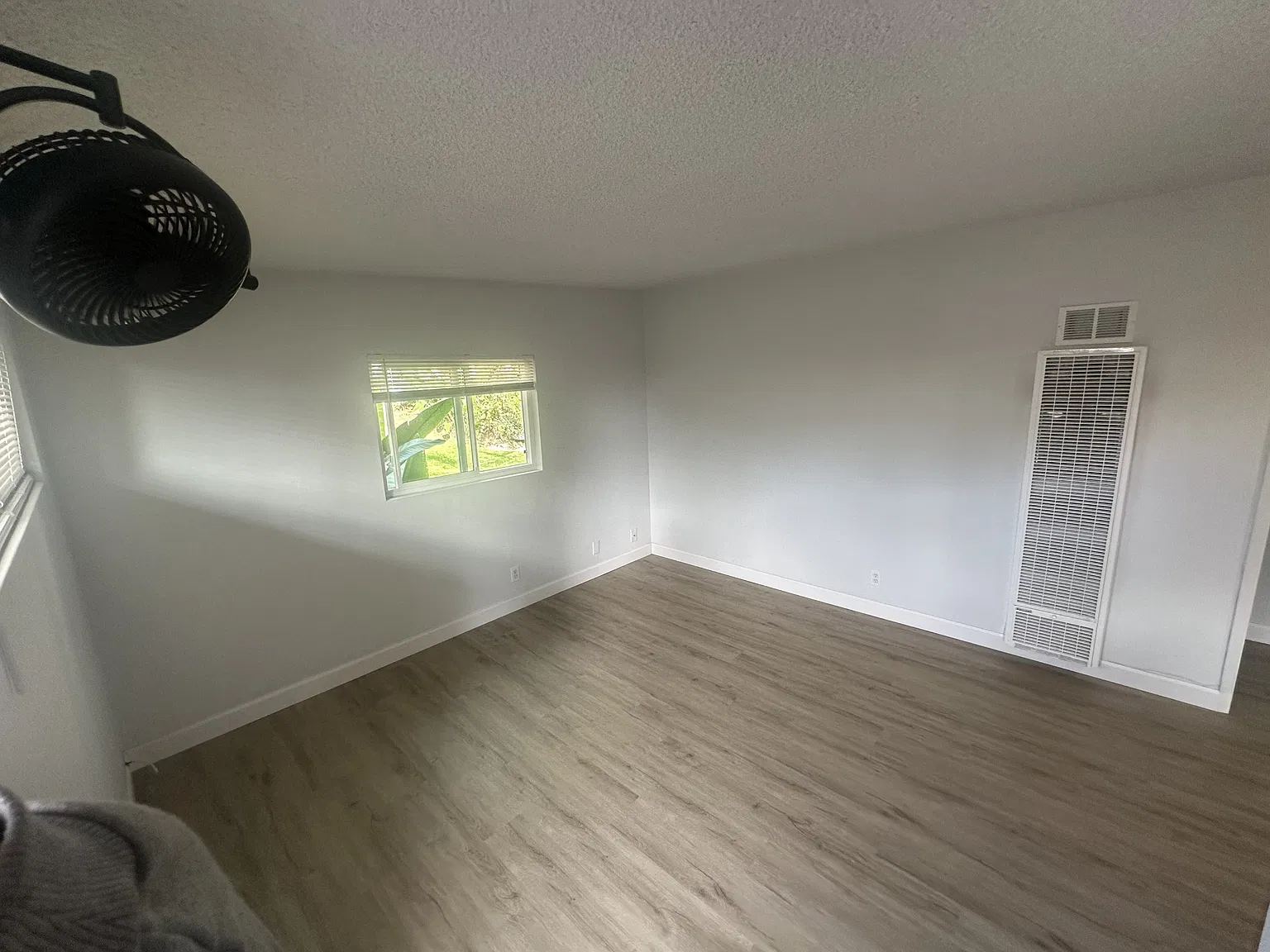 715 - 717 South Cedros Avenue - 717 — Photo 3