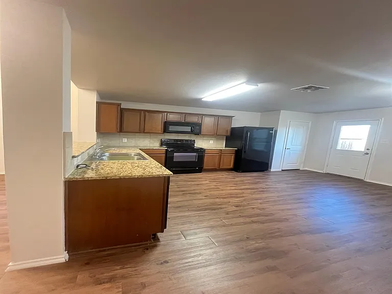 1903 Prairie View Dr — Photo 11