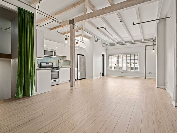 2nd image of 958 28th St APT 21