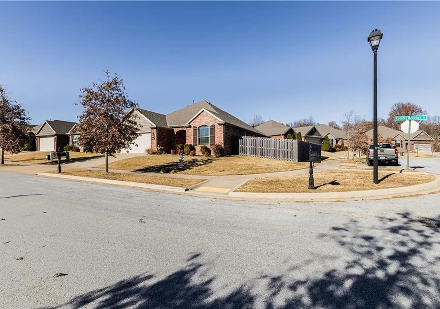 Don't miss this stunning 3 bed 2 bath home. Schedule your showing today! — Photo 3