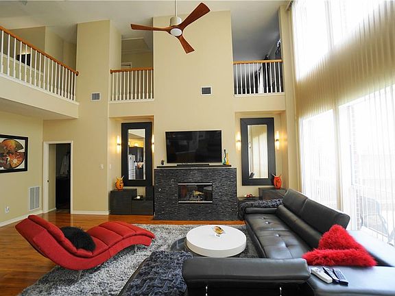 3rd image of 11800 Woodland Way
