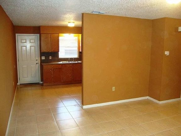 3rd image of 2501 Chestnut Woods Dr