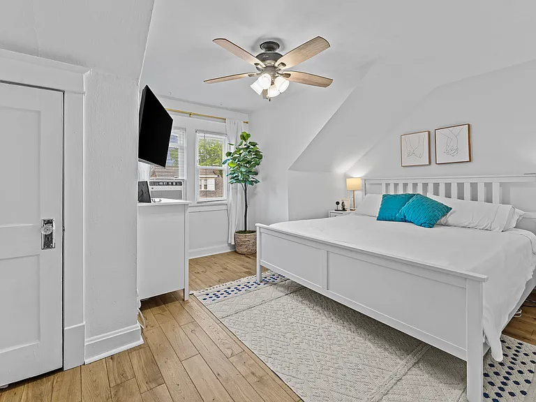 2031 Alameda Ave — Photo 14