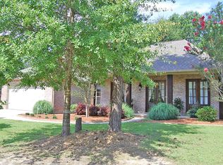 29 E Cadbury Ln, Hattiesburg, MS 39402