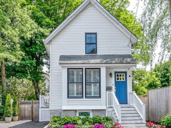 4 Grove Pl, Melrose, MA 02176