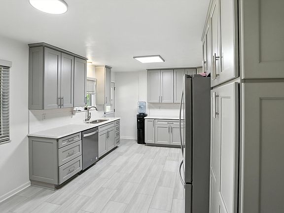 5th image of 8219 Bishops Ln