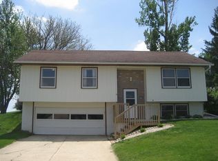 511 Newcastle Rd, Marshalltown, IA 50158