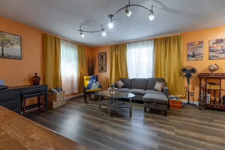 3 bed, 1.0 bath, $2,500 — Photo 4