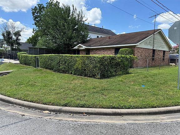 3rd image of 4511 Chapman St