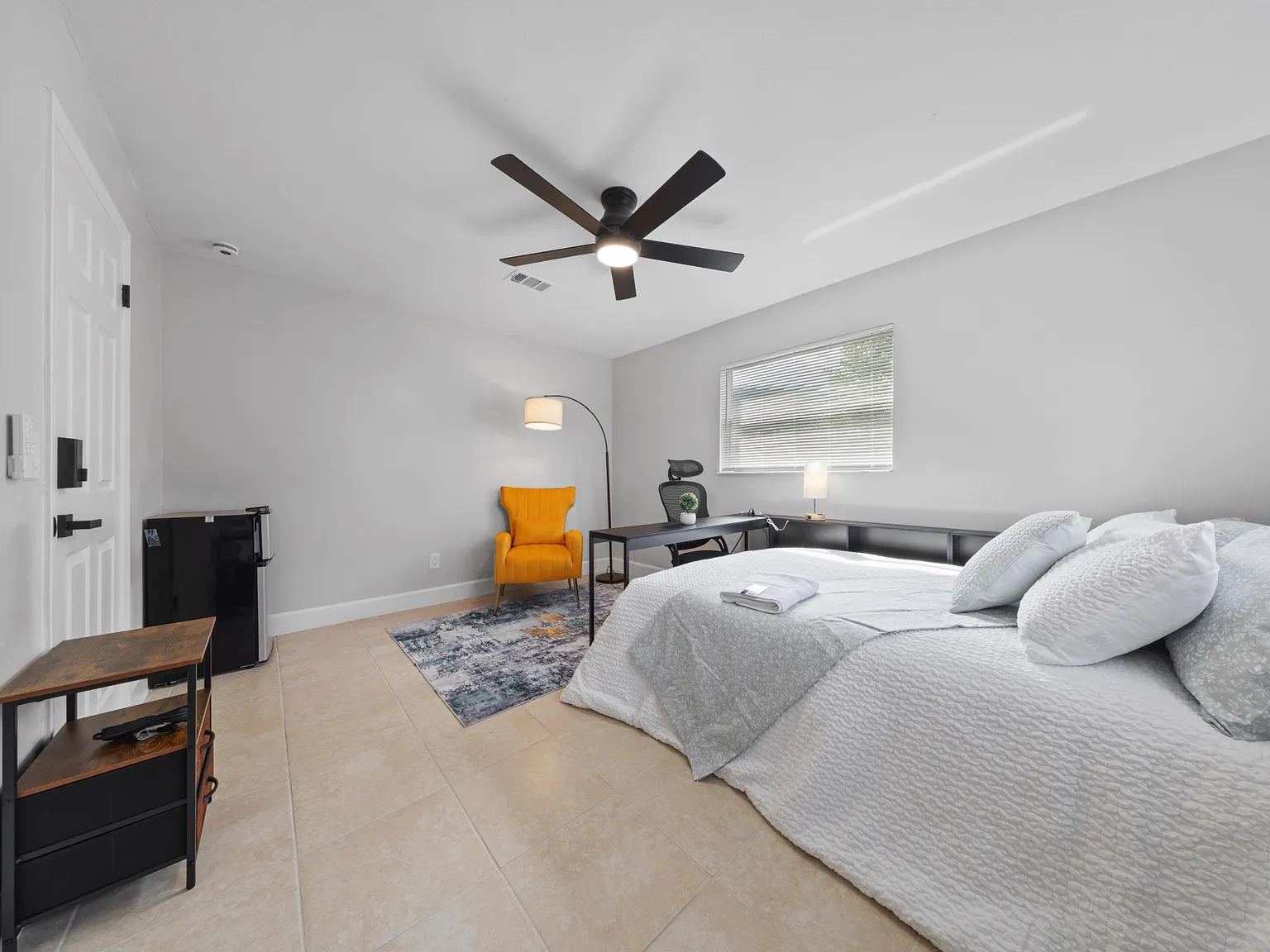 4 bed, 2.5 bath, 1680 sqft, $910 — Photo 2