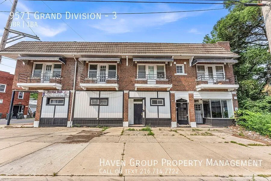 4600 (9571) Grand Division Ave | Unit 3, Cleveland, OH 44125- Spacious 3-bed 1-bath apartment! — Photo 2