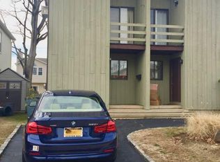 46 Dunwood Rd, Port Washington, NY 11050