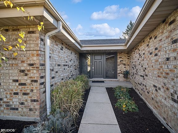 2nd image of 2501 Burgundy Ln