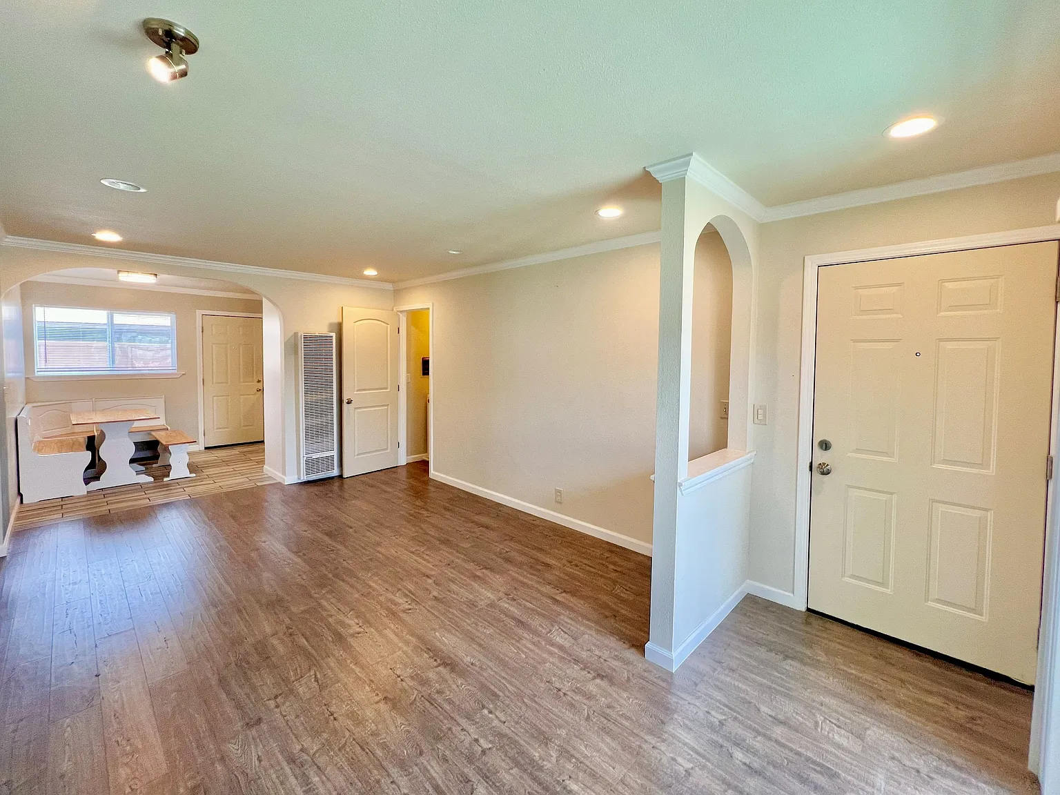 2 bed, 800 sqft, $2,695 — Photo 3