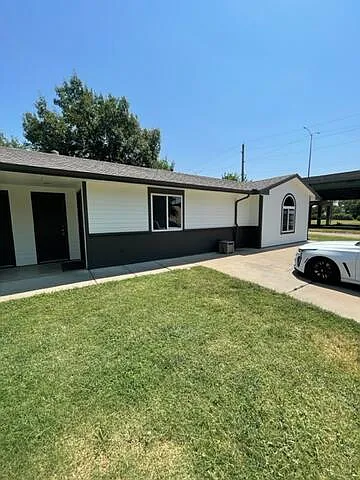 301 E Main St