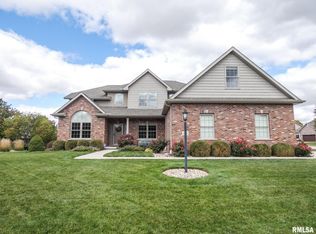 2833 Playden Dr, Peoria, IL 61615