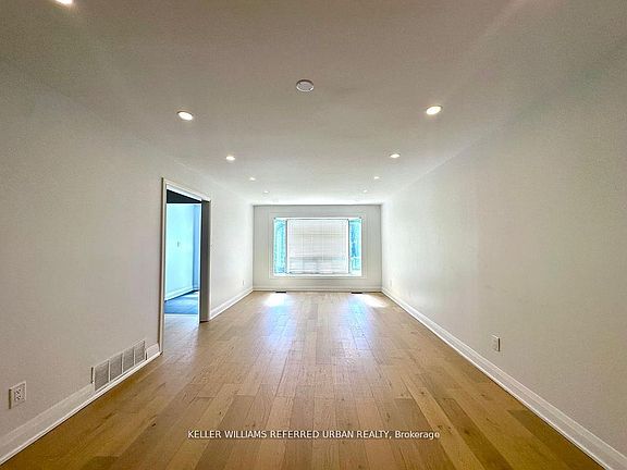 2nd image of 906 Marinet Cres