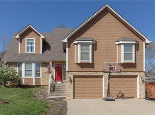 1144 SE Skyview Dr, Blue Springs, MO 64014