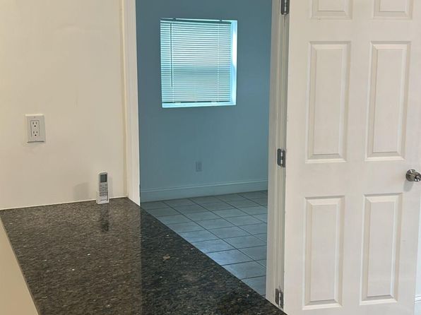 1140 SW 30th St #A-c