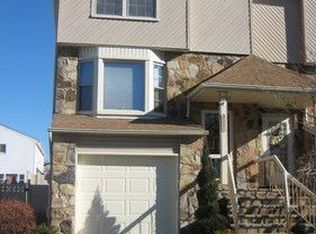9 Field St, Staten Island, NY 10314