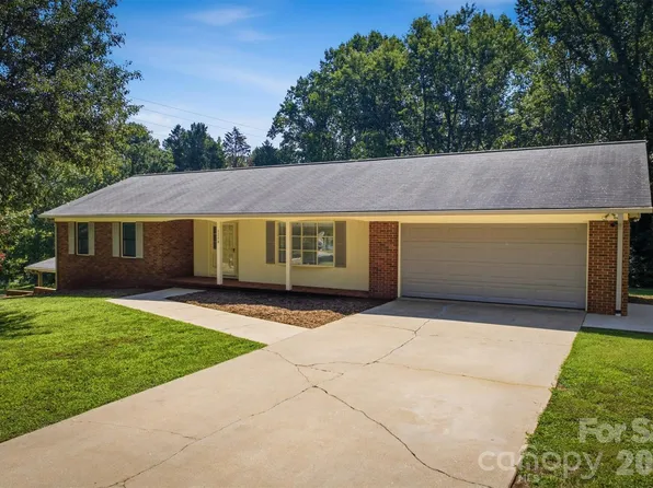 1208 35th Street Pl NE #8, Conover, NC 28613