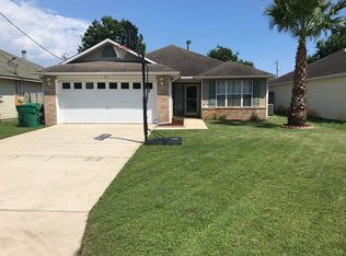 33 Kathleen Dr, Mary Esther, FL 32569