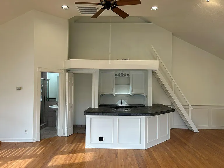 6016 Center St #A — Photo 9