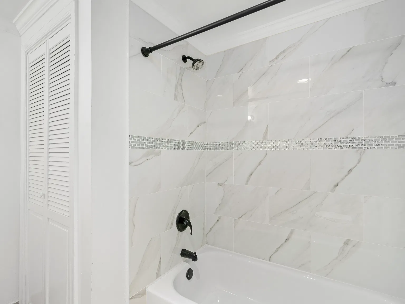 2 bed, 1300 sqft, $2,795 — Photo 3