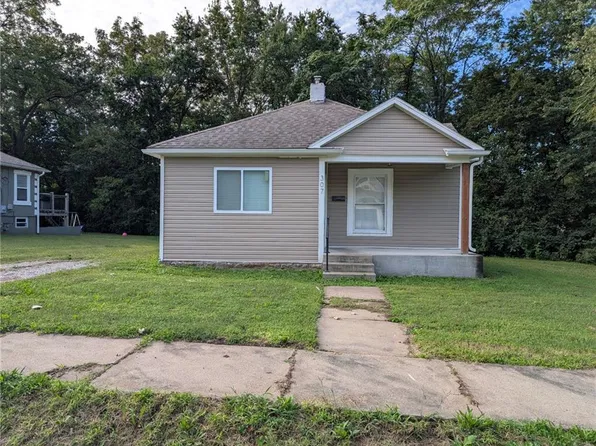 307 E Black Diamond St, Richmond, MO 64085