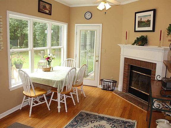 4th image of 548 Country Side Ln