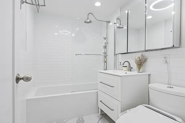 Sold by Compass | media 21