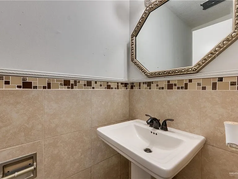 715 Continental Dr #3 — Photo 9